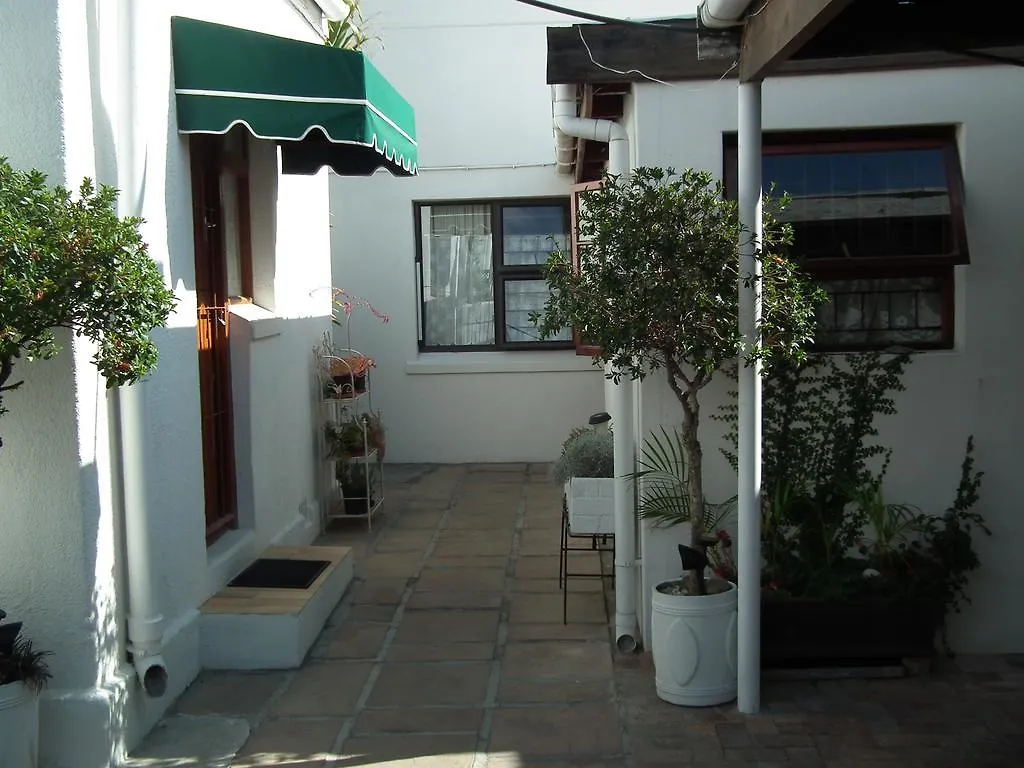 Groenewald Accommodation Strand 0*,  Südafrika